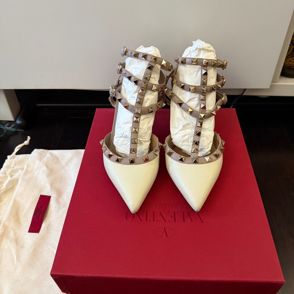 Valentino Garavani ROCKSTUD calfskin leather CAGED PUMP 65MM  ivory